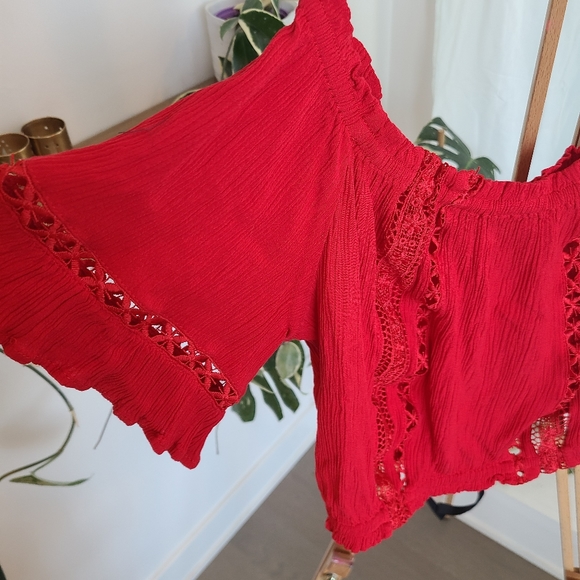 Boho off-the-shoulder red crop top with lace - Picture 5 of 10